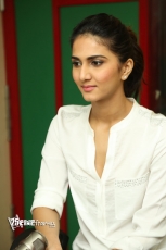 Vani Kapoor Cute Stills At Radio Mirchi 25CineFrames