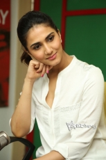 Vani Kapoor Cute Stills At Radio Mirchi 25CineFrames