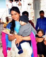 Allu Arjun Sneha Reddy Son Allu Ayaan Latest New HD Photos