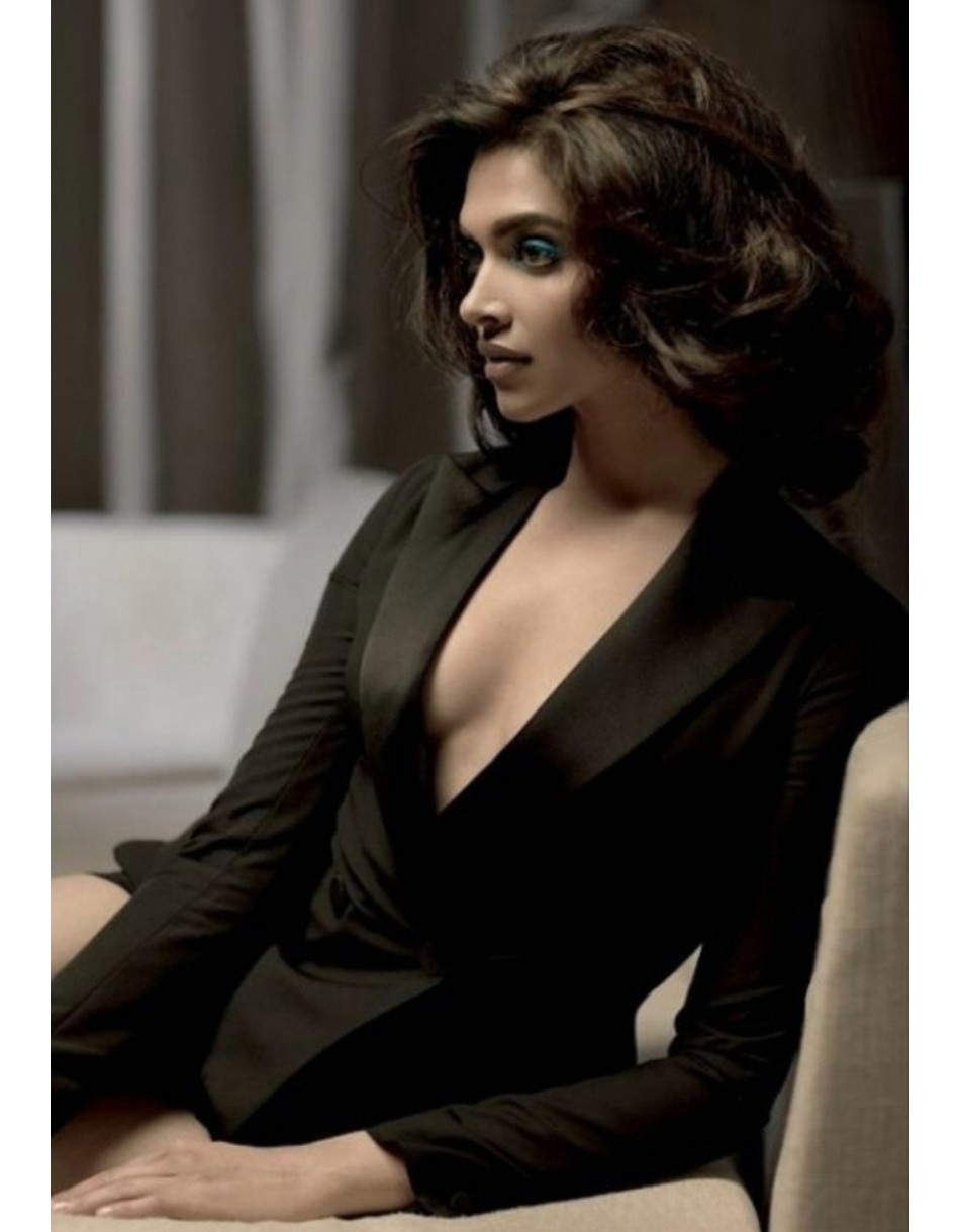 13-Deepika-Padukone-Hot-Photoshoot-Gallery.jpg