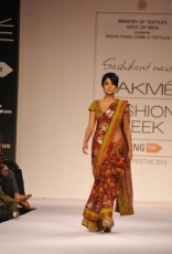 Shriya Saran Ramp Walk in Floral Saree at LFW Festive 2014 Photos