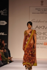 Shriya Saran Ramp Walk in Floral Saree at LFW Festive 2014 Photos