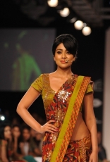 Shriya Saran Ramp Walk in Floral Saree at LFW Festive 2014 Photos