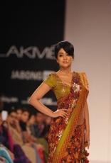 Shriya Saran Ramp Walk in Floral Saree at LFW Festive 2014 Photos