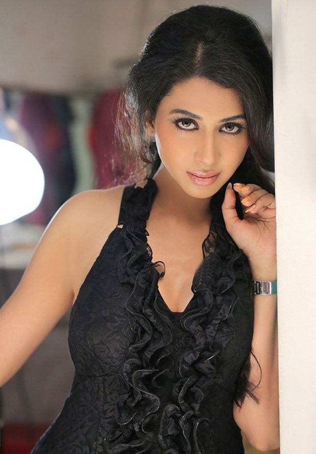 Gayathri Iyer Hot Photo Shoot Hd Photos 25cineframes