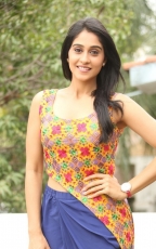 Regina Cassandra Pillanuvvu Leni Jeevitham Actress Photos Gallery