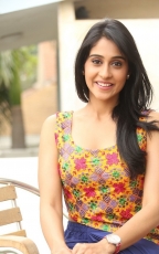 Regina Cassandra Pillanuvvu Leni Jeevitham Actress Photos Gallery