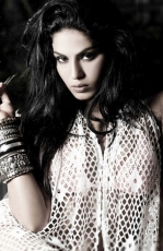 Veena Malik Hot Photo Shoot HD Photos
