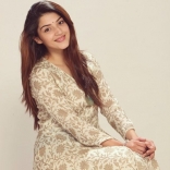 Actress Mehr Pirzada Photo Shoot Latest HD Photos, Gallery, Stills, Images