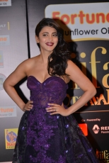 Shruti Haasan ULTRA HD Photos at IIFA Utsavam Awards 2016  Shruti Haasan Violet Gown Images, Pics, Stills, Gallery