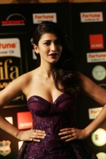 Shruti Haasan ULTRA HD Photos at IIFA Utsavam Awards 2016  Shruti Haasan Violet Gown Images, Pics, Stills, Gallery