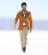 Allu Arjun Sarainodu ULTRA HD Latest Photos, Stills Sarrainodu Images, Gallery