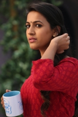 Oka Manasu Telugu Movie Latest Photos HD Stills  Naga Shaurya, Niharika Konidala