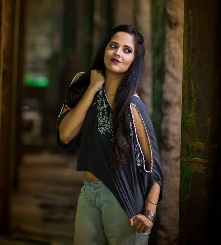 Actress Anchor Anasuya Bharadwaj Latest Hot PhotoShoot in Yellow and Black ...