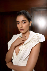 Pooja Hegde Latest Hot Photos HD Stills DJ Duvvada Jagannadham Movie Images