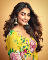 Pooja Hegde Latest Hot Photos HD Stills | Mahesh Babu Maharshi Movie Images