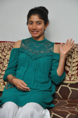 Sai Pallavi New Latest HD Photos Heroine Sai Pallavi Photo Shoot Images