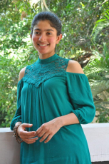 Sai Pallavi New Latest HD Photos Heroine Sai Pallavi Photo Shoot Images