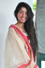 Sai Pallavi New Latest HD Photos Fidaa Movie Heroine Sai Pallavi Photo Shoot Images