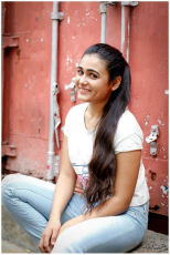 Shalini Pandey New Latest HD Photos Arjun Reddy Movie Heroine Shalini Pandey Photo Shoot Images