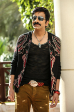 Touch Chesi Chudu Movie HD Photos Stills | Ravi Teja, Raashi Khanna, Seerat Kapoor Images, Gallery