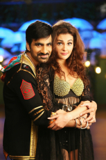 68-Touch-Chesi-Chudu-Movie-HD-Photos-Stills-Ravi-Teja-Raashi-Khanna-Seerat-Kapoor-Images-Gallery