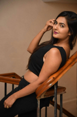 Neha Deshpande New Latest HD Photos | Dhada Puttistha Movie Heroine Neha Deshpande Photo Shoot Images