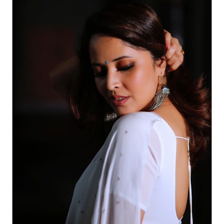 04-Anchor-Anasuya-Bharadwaj-Latest-Photos-in-White-Saree.jpg