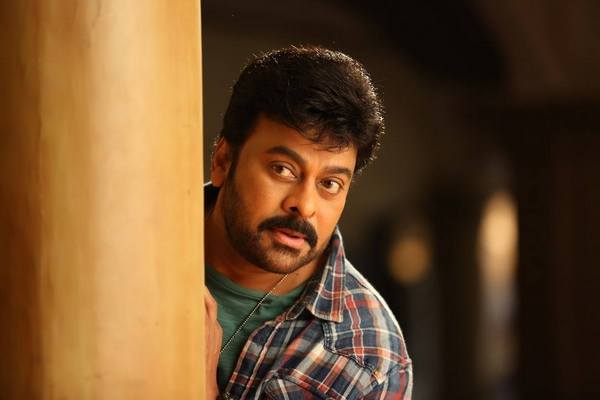 Megastar Chiranjeevi Khaidi No 150 Telugu Movie Working Stills Ultra HD ...